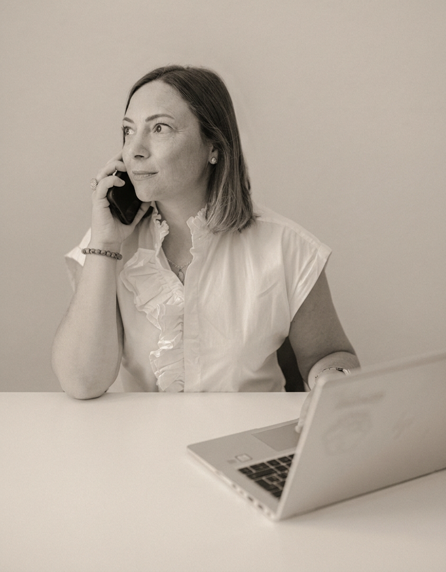 Caroline Dhifallah, comptable indépendante à Carouge, fondatrice de<br />
Karocompta, accompagne indépendants et petites entreprises de la région<br />
genevoise dans leur comptabilité et leur gestion administrative.